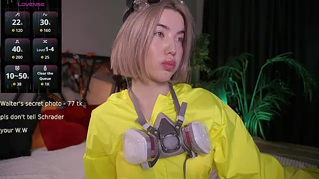 LindaThacker online show from 10/30/25, 04:44