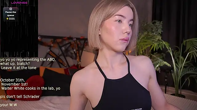 LindaThacker online show from 10/28/25, 04:24