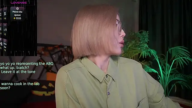 LindaThacker online show from 10/27/25, 04:24