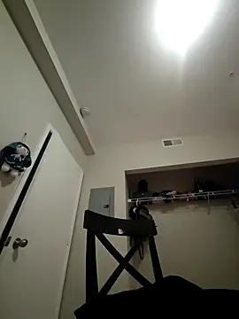 Snapshot of sissyhellokitty00 chatting on 12/18/24, 08:42 sissyhellokitty00 online show from 12/18/24, 08:42