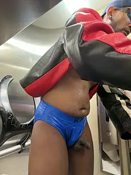 Snapshot of esteraulxxx chatting on 11/12/25, 05:11 esteraulxxx online show from 11/12/25, 05:11