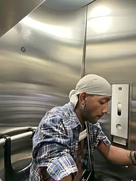 Snapshot of esteraulxxx chatting on 11/23/25, 01:15 esteraulxxx online show from 11/23/25, 01:15