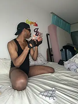 Snapshot of esteraulxxx chatting on 12/16/24, 02:15 esteraulxxx online show from 12/16/24, 02:15