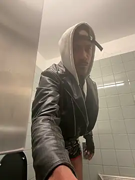 Snapshot of esteraulxxx chatting on 10/10/25, 01:39 esteraulxxx online show from 10/10/25, 01:39