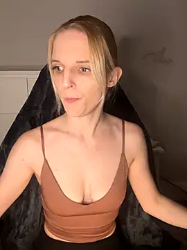 Luna Lacroix online show from 12/05/25, 05:00