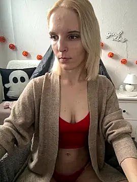 Luna Lacroix online show from 10/21/25, 10:47