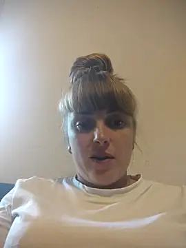 Snapshot of CoddessCrystal chatting on 09/12/25, 01:11 CoddessCrystal online show from 09/12/25, 01:11