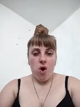 Snapshot of CoddessCrystal chatting on 12/18/25, 08:52 CoddessCrystal online show from 12/18/25, 08:52