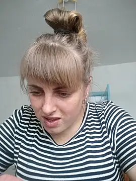 Snapshot of CoddessCrystal chatting on 11/17/25, 09:46 CoddessCrystal online show from 11/17/25, 09:46