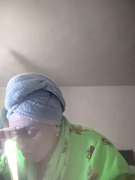 Snapshot of CoddessCrystal chatting on 01/10/26, 08:37 CoddessCrystal online show from 01/10/26, 08:37