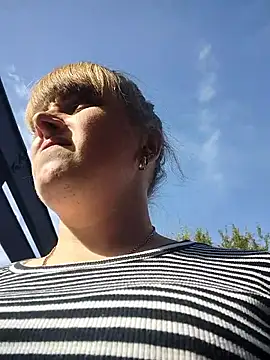 Snapshot of CoddessCrystal chatting on 09/17/25, 08:49 CoddessCrystal online show from 09/17/25, 08:49