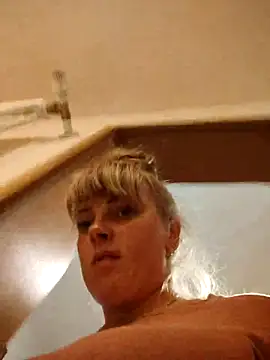 Snapshot of CoddessCrystal chatting on 09/11/25, 10:48 CoddessCrystal online show from 09/11/25, 10:48