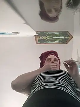 Snapshot of CoddessCrystal chatting on 10/11/25, 06:14 CoddessCrystal online show from 10/11/25, 06:14