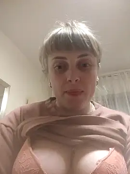 Snapshot of CoddessCrystal chatting on 02/02/26, 06:40 CoddessCrystal online show from 02/02/26, 06:40