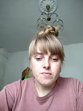 Snapshot of CoddessCrystal chatting on 10/06/25, 11:44 CoddessCrystal online show from 10/06/25, 11:44