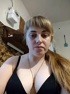 Snapshot of CoddessCrystal chatting on 10/28/25, 05:18 CoddessCrystal online show from 10/28/25, 05:18