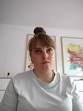 Snapshot of CoddessCrystal chatting on 09/26/25, 12:12 CoddessCrystal online show from 09/26/25, 12:12