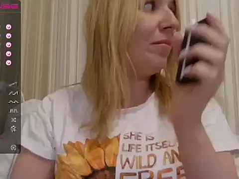 Snapshot of urbadkitty chatting on 02/14/25, 02:12 urbadkitty online show from 02/14/25, 02:12
