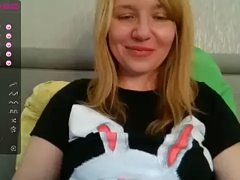 Snapshot of urbadkitty chatting on 02/13/25, 08:06 urbadkitty online show from 02/13/25, 08:06