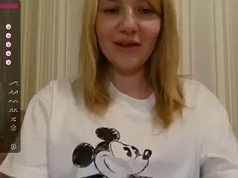 Snapshot of urbadkitty chatting on 02/28/25, 03:04 urbadkitty online show from 02/28/25, 03:04