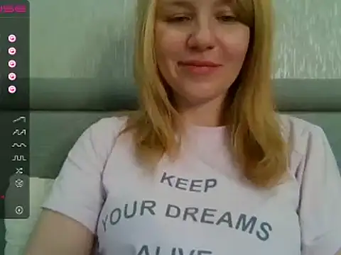 Snapshot of urbadkitty chatting on 02/27/25, 06:57 urbadkitty online show from 02/27/25, 06:57
