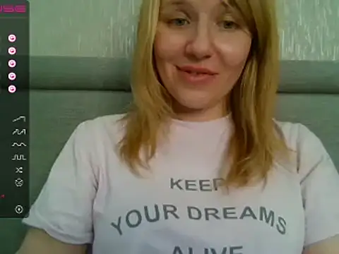 Snapshot of urbadkitty chatting on 02/25/25, 10:04 urbadkitty online show from 02/25/25, 10:04