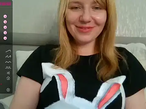 Snapshot of urbadkitty chatting on 03/04/25, 07:08 urbadkitty online show from 03/04/25, 07:08