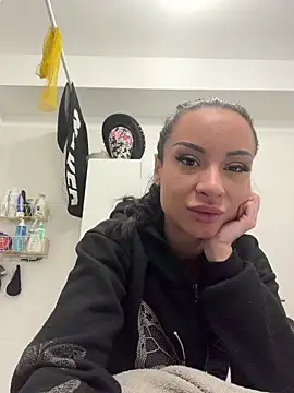 Snapshot of cara_mella chatting on 03/03/26, 07:37 cara mella online show from 03/03/26, 07:37
