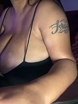 RoxiRedXXX online show from 05/28/26, 06:03