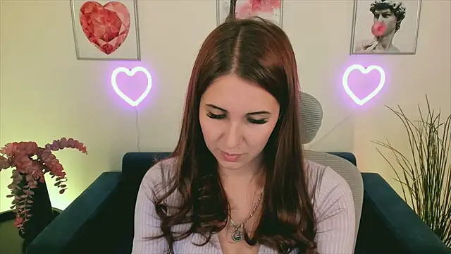 NellieMccaffrey online show from 12/10/24, 07:32