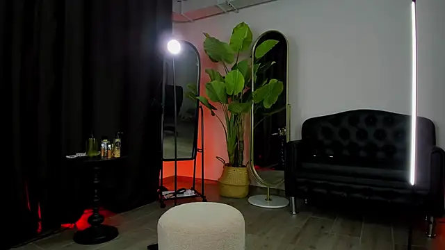 OmeliaDior online show from 12/02/25, 03:47