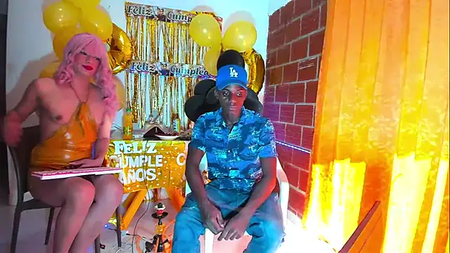 Snapshot of blackWhite_hot chatting on 11/21/25, 08:30 blackWhite hot online show from 11/21/25, 08:30