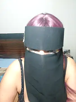 Snapshot of Nisreenn chatting on 10/13/25, 09:05 Nisreenn online show from 10/13/25, 09:05