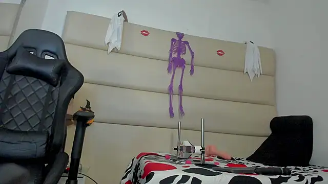 avatomas 02 online show from 10/30/25, 04:00