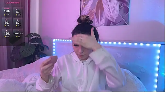 Veronica leal online show from 04/07/26, 07:43