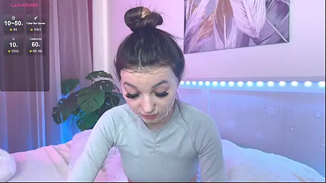 Veronica leal online show from 04/26/26, 10:45