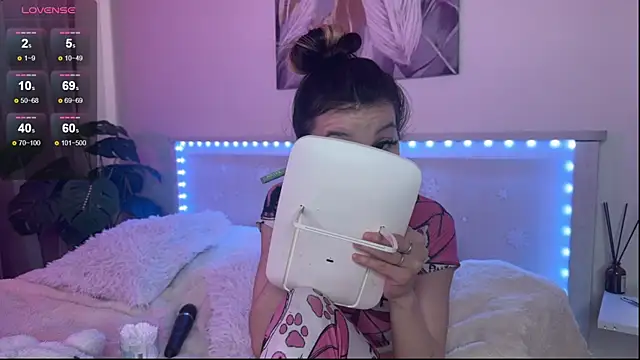 Veronica leal online show from 03/31/26, 06:15