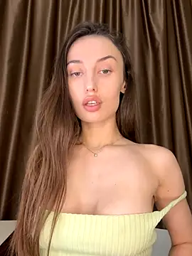 Polli Kiss online show from 11/04/25, 08:23