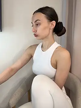 Polli Kiss online show from 02/02/26, 10:03