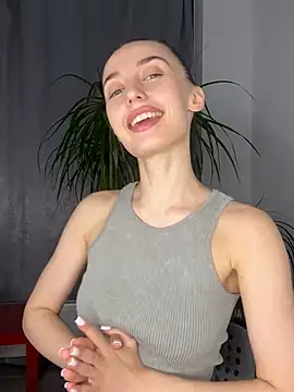 Polli Kiss online show from 03/09/25, 08:21
