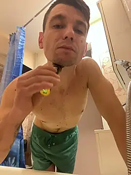 Snapshot of shufflercat chatting on 11/28/25, 10:54 shufflercat online show from 11/28/25, 10:54