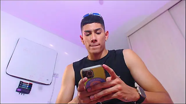 Snapshot of Valerio_20 chatting on 07/01/26, 10:43 Valerio 20 online show from 07/01/26, 10:43