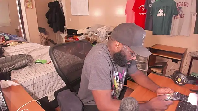 MrChuckDailyXXX online show from 10/09/25, 10:54