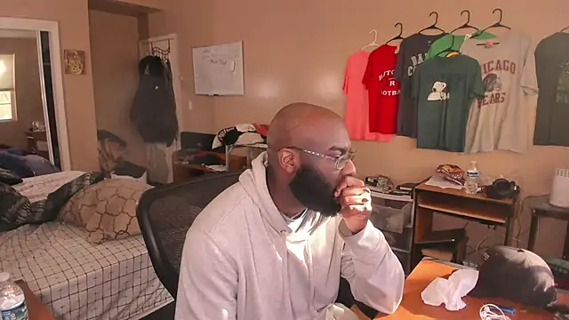 MrChuckDailyXXX online show from 10/21/25, 01:43