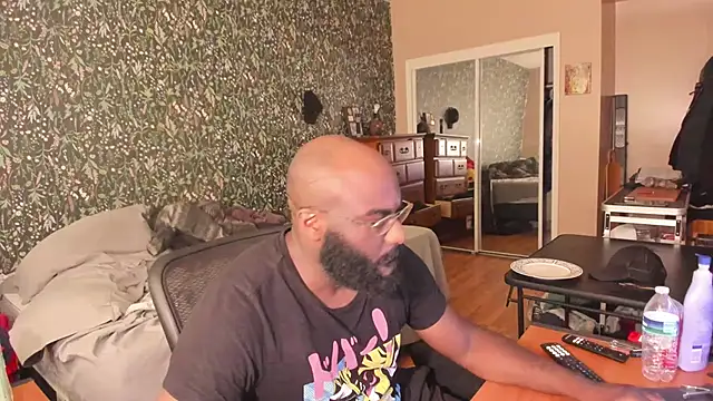 Snapshot of MrChuckDailyXXX chatting on 06/30/26, 05:24 MrChuckDailyXXX online show from 06/30/26, 05:24