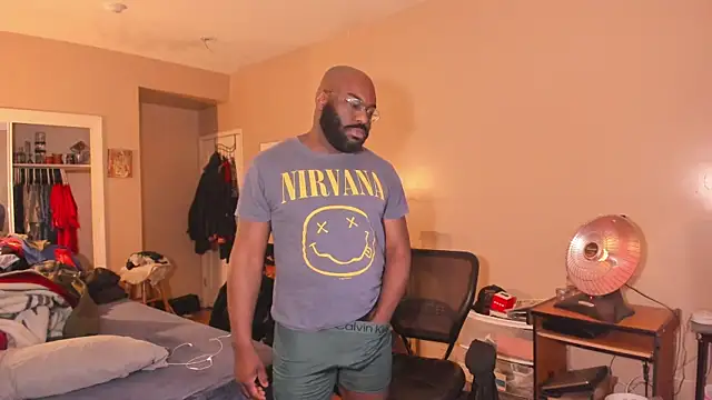 Snapshot of MrChuckDailyXXX chatting on 02/05/26, 06:42 MrChuckDailyXXX online show from 02/05/26, 06:42