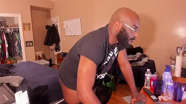 MrChuckDailyXXX online show from 02/06/25, 08:50