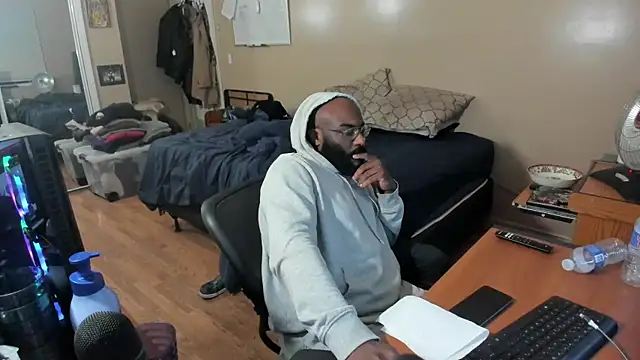 MrChuckDailyXXX online show from 12/21/24, 05:14
