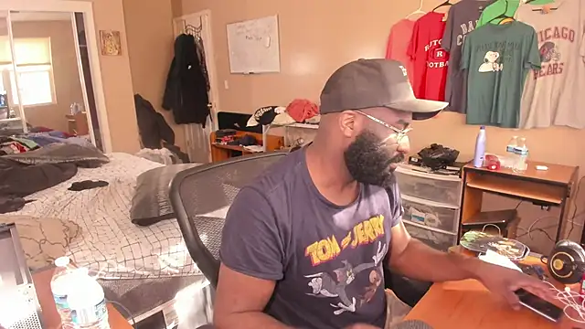 MrChuckDailyXXX online show from 10/23/25, 02:27