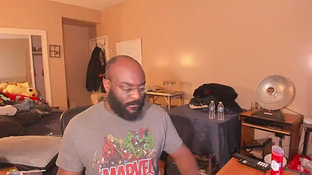 Snapshot of MrChuckDailyXXX chatting on 04/16/26, 03:18 MrChuckDailyXXX online show from 04/16/26, 03:18